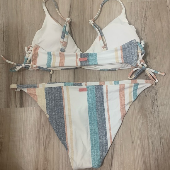Roxy Bikini Size XS - Picture 3 of 5